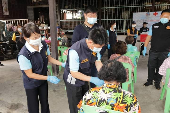 ผวจ.ชลบุรี พร้อมนายกเหล่ากาชาด ลงพื้นที่ตรวจเยี่ยม CIและแจกอาหารผู้ที่ได้รับผลกระทบโควิด 2 228764673 887034195500473 8207663408013046255 n