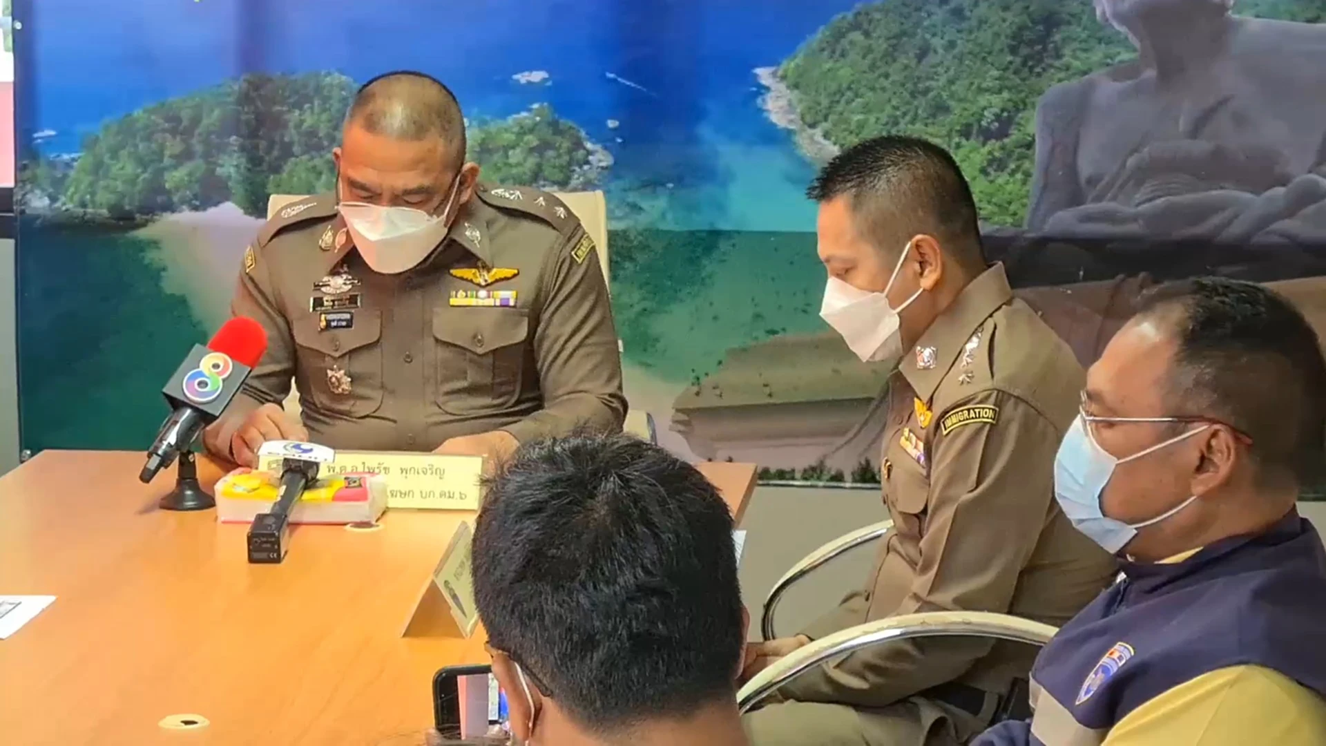 ตม.6 แถลงกรณีคลิปเสียง ตม. เรียกเงินต่างด้าว สั่งย้ายตำรวจชุดสืบสวนยศ ...