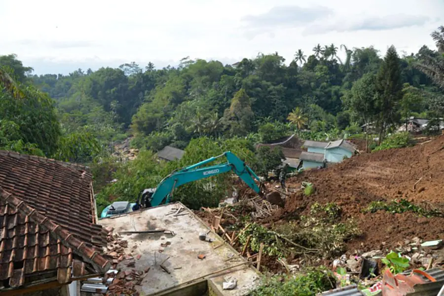 อินโด แผ่นดินไหว, การกู้ภัยเหตุแผ่นดินไหว, แผ่นดินไหว, ดินถล่ม, ชวา, ข่าว แผ่นดินไหว ที่ อินโดนีเซีย, แผ่นดินไหว ที่ อินโดนีเซีย ล่าสุด, ข่าว แผ่นดินไหว, อาฟเตอร์ช็อก, จุดศูนย์กลางแผ่นดินไหว