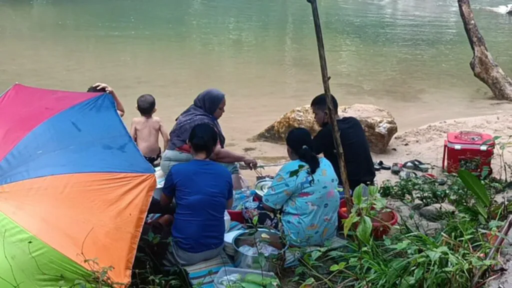 น้ำตกลับ 7 ชั้น