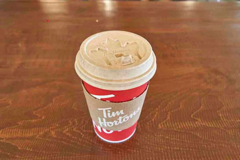 Tim Hortons, ขยะพลาสติก, วัสดุธรรมชาติ, ไฟเบอร์, แวนคูเวอร์,​ แคนาดา, ฝาแก้ว , ช้อน-ส้อม, ขยะพลาสติกแบบใช้ครั้งเดียว, ย่อยสลาย, รีไซเคิล, บรรจุภัณฑ์อาหาร