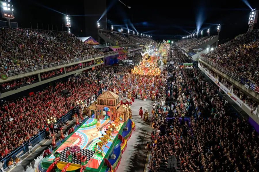 Carnival, Carnival brazil,  Carnival Festival, Carnival festival Brazil, เทศกาลคาร์นิวัล, บราซิล, รีโอเดจาเนโรข, พาเหรดคาร์นิวัล, ยิงปะทะ, เสียชีวิต, งานคาร์นิวัล