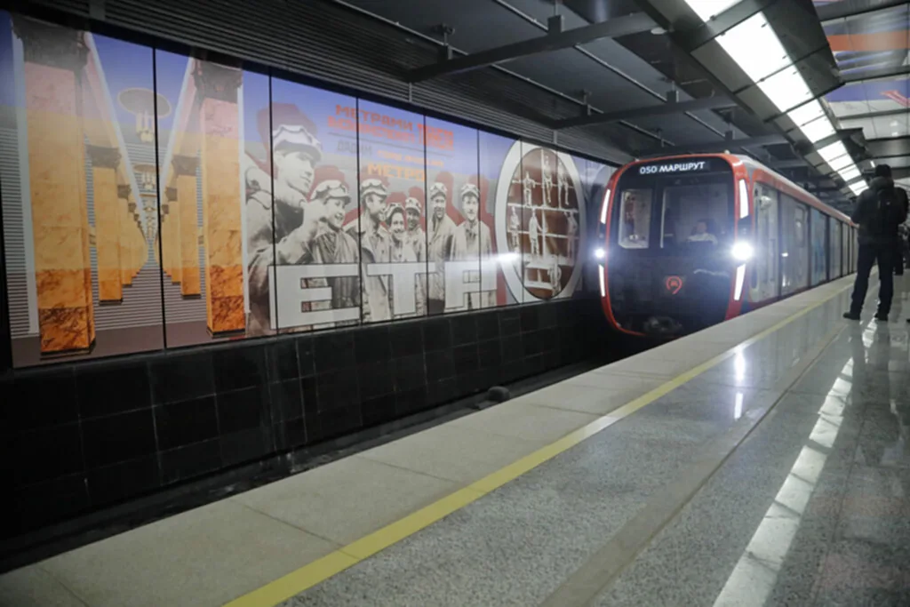 รถไฟใต้ดิน, รถไฟใต้ดิน BCL, สถานีรถไฟ มอ ส โก, รถไฟใต้ดินมอสโก, ทางรถไฟใต้ดินยาวที่สุดในโลก, มอสโก, รัสเซีย, ทางรถไฟใต้ดิน