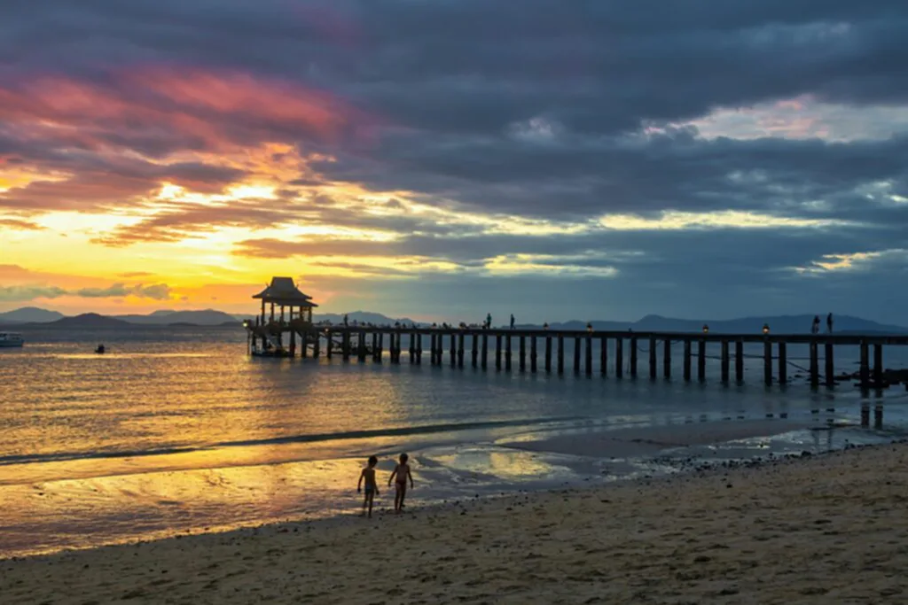 ชายหาดไทย ชายหาดที่สวยที่สุดในไทย 5 อันดับ ทะเลที่สวยที่สุดใน ประเทศไทย ทะเลที่ไหนสวยสุดในไทย ทะเลน่าเที่ยวในไทย