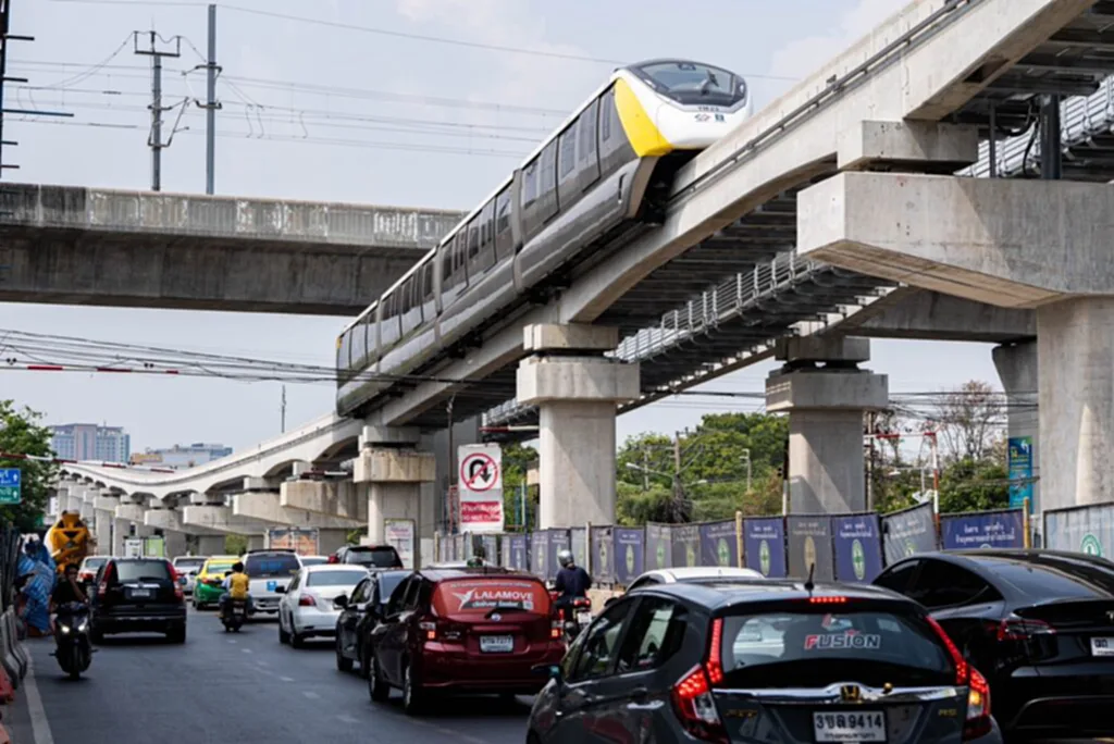 รถไฟฟ้าสายสีเหลือง รถไฟฟ้า มหานคร สาย สี เหลือง รถไฟฟ้า สาย สี เหลือง เปิด ให้ บริการ เมื่อ ไหร่ รถไฟฟ้า สาย สี เหลือง ปิด กี่ โมง รถไฟฟ้า สาย สี เหลือง เปิด กี่ โมง