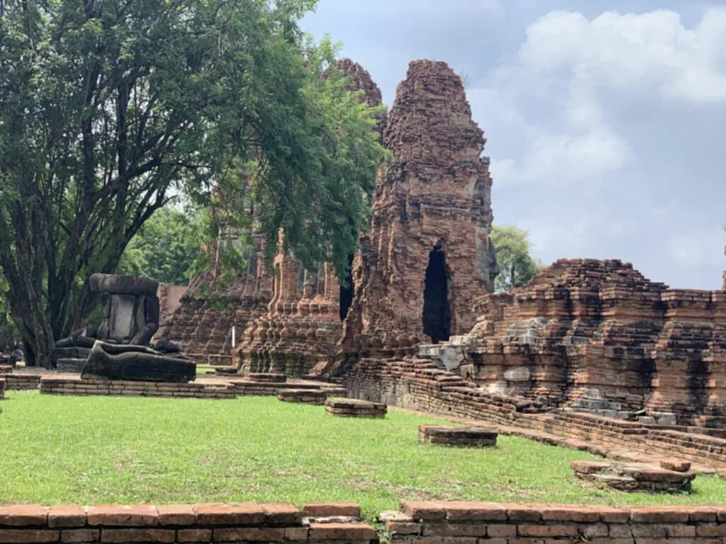 ลิซ่า ลิ ซ่า อยุธยา ลิ ซ่า ใส่ ชุด ไทย วัดแม่นางปลื้ม ลิ ซ่า ฟีเวอร์