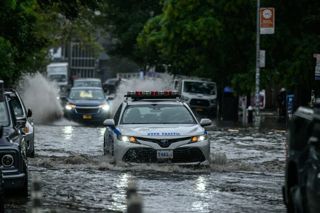 น้ำท่วม, น้ำท่วมฉับพลัน, นิวยอร์ก, มหานครนิวยอร์ก, พายุโซนร้อนโอฟีเลีย