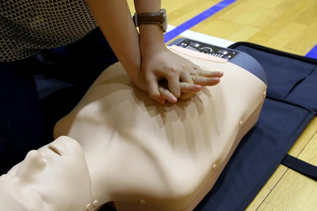 อบรมปฐมพยาบาล อบรม cpr บุคคลทั่วไป ฟรี อบรมปฐมพยาบาลเบื้องต้นฟรี 2566 ออนไลน์ อบรมปฐมพยาบาลเบื้องต้น ออนไลน์ ฟรี อบรม CPR 2566