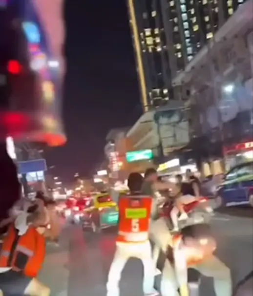 แชร์สนั่น! 2 วินจยย.รับจ้าง รุมสาวหมัดใส่ฝรั่งตาน้ำขาวยับกลางเมืองพัทยา -  TOPNEWS