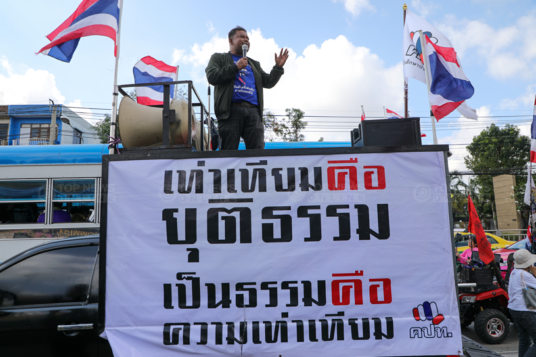 "คปท." ผนึกกำลัง "หมอตุลย์" บุกป.ป.ช. ร้องสอบรมว.ยุติธรรม