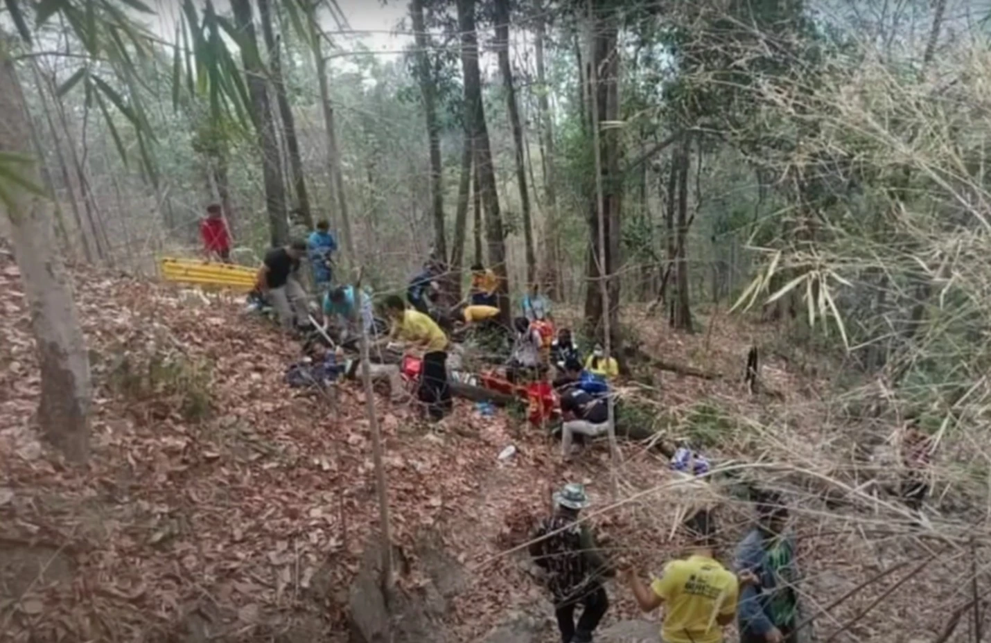 สุดเศร้า "จนท.ดับไฟป่า" ประสบเหตุรถตกเหวลึก เสียชีวิต 1 ราย