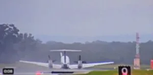 นักบินลงจอดฉุกเฉินสนามบินออสเตรเลีย