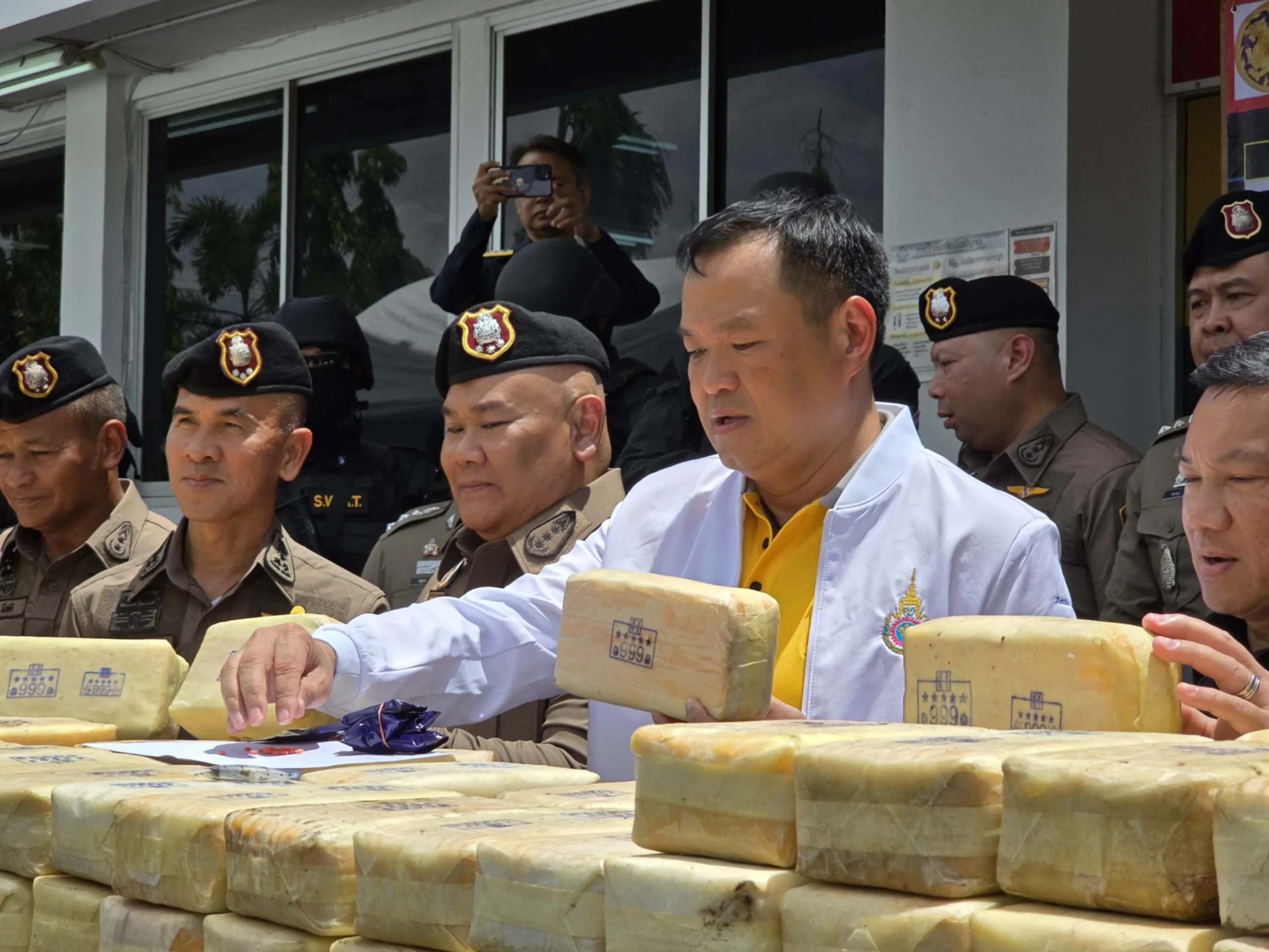 "อนุทิน" แถลงจับยาบ้าล็อตใหญ่ เมืองปทุมฯ มูลค่า 140 ล้าน สั่งหน่วยงานมท.ร่วมสกัดอันตรายชาติ