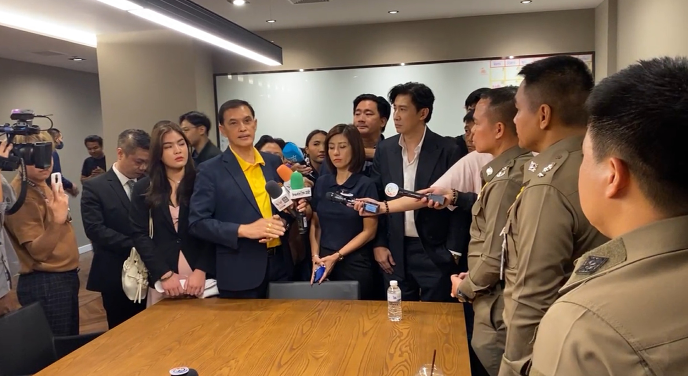 หนุ่ม กรรชัย