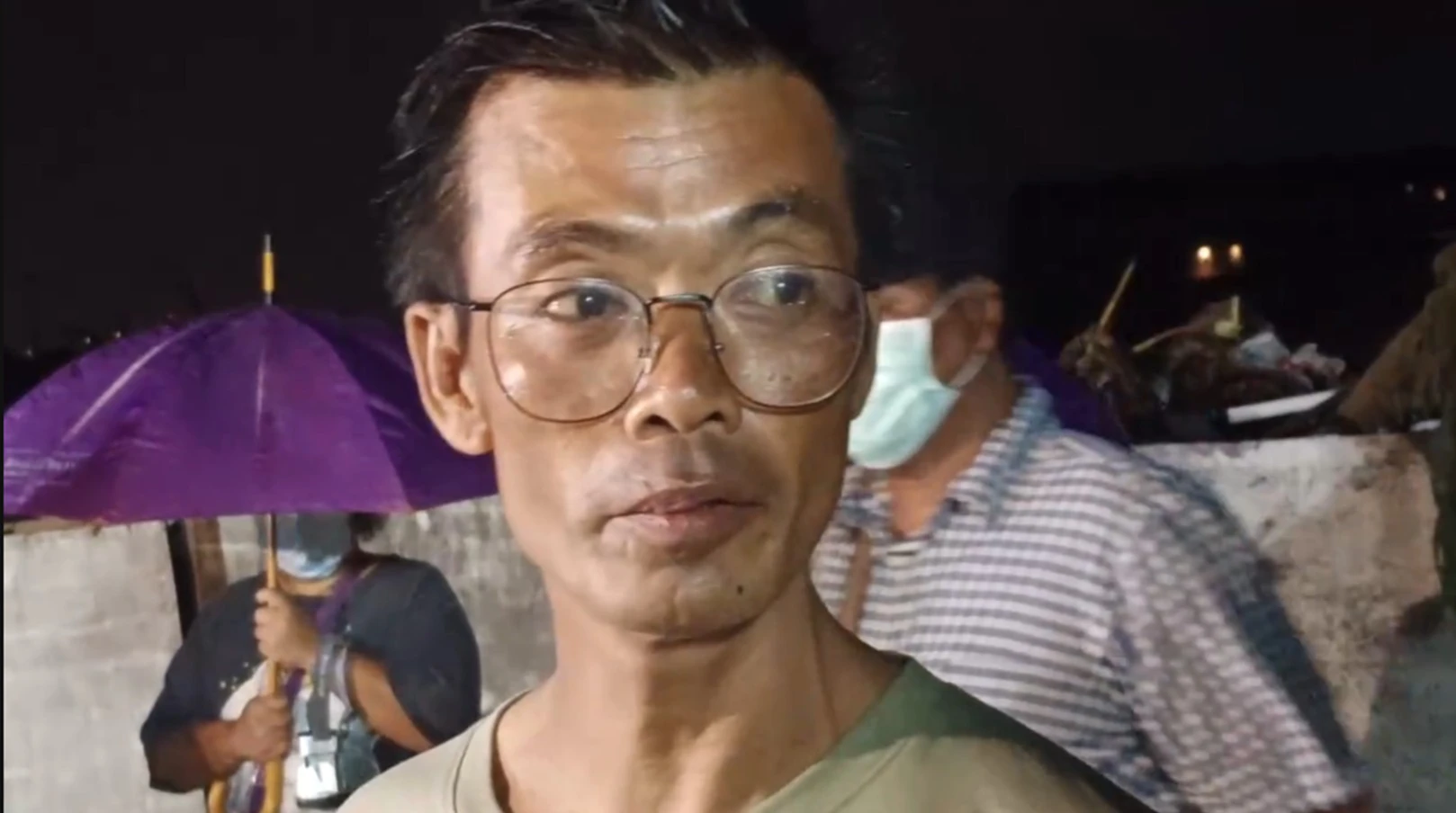 สุดหลอน พบศพชายนิรนาม ลอยอืดคาบ่อดิน ท้ายซอยรามอินทรา 8