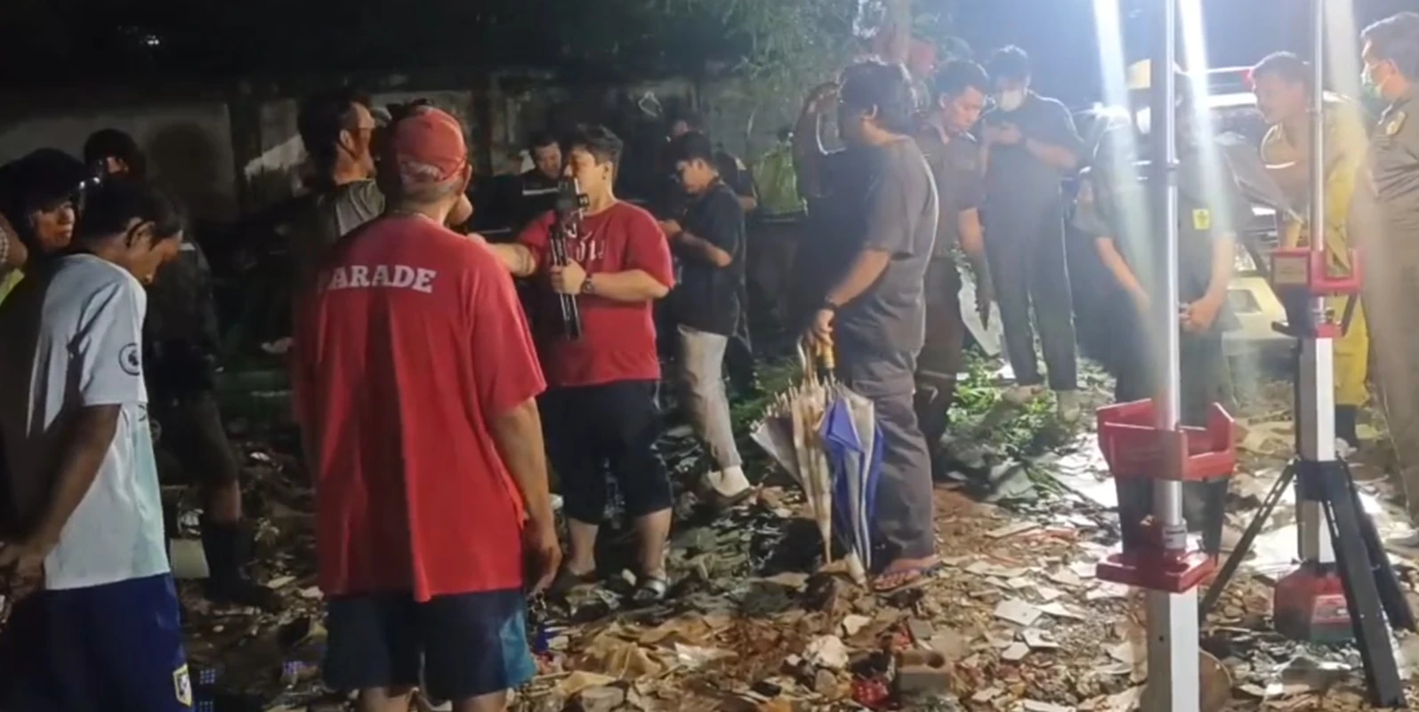 สุดหลอน พบศพชายนิรนาม ลอยอืดคาบ่อดิน