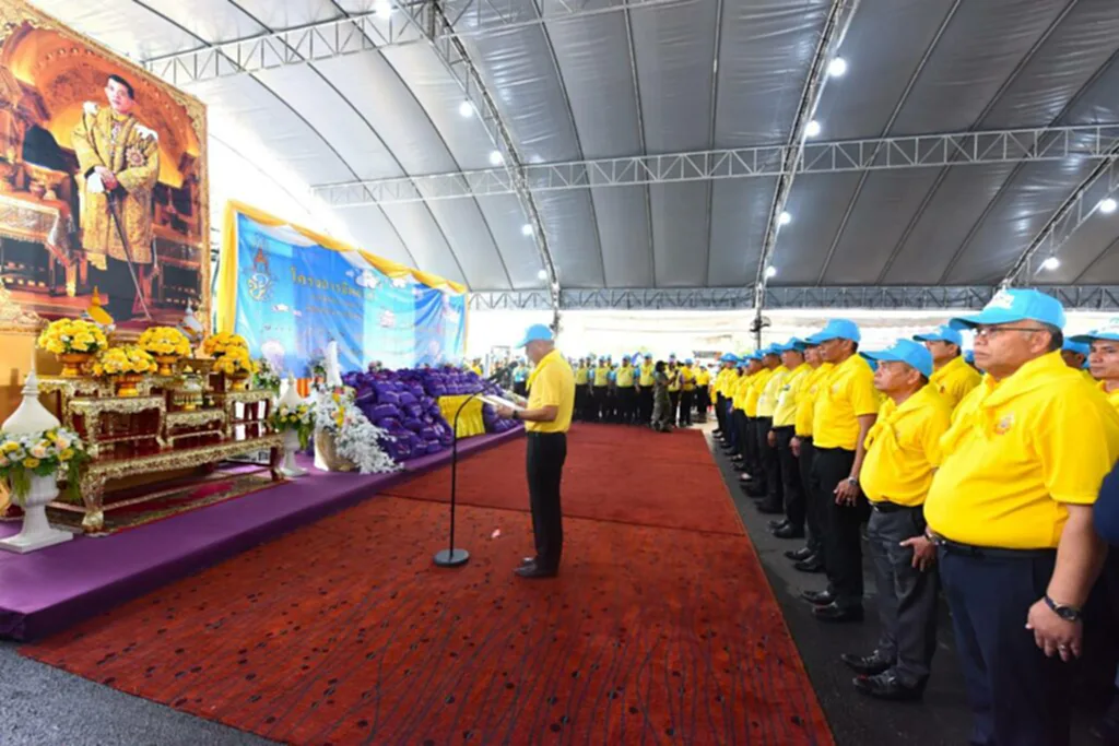 พิพัฒน์ นำข้าราชการ ก.แรงงาน จัดงานเฉลิมพระเกียรติฯ ในหลวง