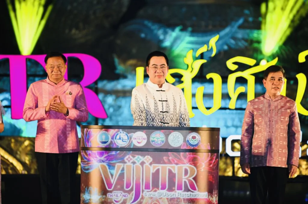 พลภูมิ เปิดงาน VIJITR 5 ภาค @อุบลราชธานี แสงศิลป์แห่งศรัทธา