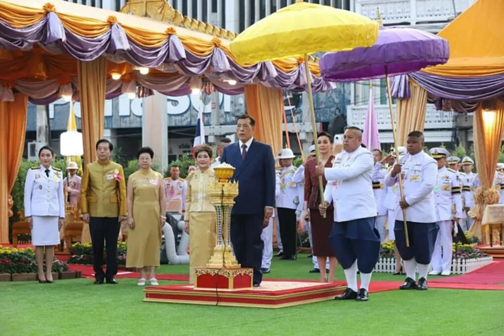 ในหลวง-พระราชินี