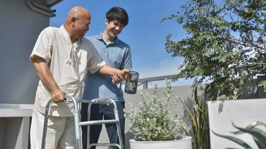 รักษ์คุณ โฮมแคร์ (Rukkhun Home Care) ศูนย์ดูแลผู้สูงอายุที่ออกแบบมาเพื่อผู้ป่วยหลอดเลือดสมอง (Stroke) โดยแพทย์เฉพาะทาง ตรวจเยี่ยมอาการเสมออย่างน้อย 3- 5 วันต่อสัปดาห์ พร้อมให้คำปรึกษาอาการตลอด 24 ชั่วโมง วางแผนการดูแลผู้ป่วยและผู้สูงอายุแบบรายบุคคล เพื่อฟื้นฟูและส่งเสริมพัฒนาการทุกด้านอย่างเหมาะสม โดยผู้ป่วยจะได้รับการดูแลโดยทีมสหวิชาชีพที่มีประสบการณ์ในการดูแลผู้สูงอายุและผู้ป่วยโรคหลอดเลือดสมองมากประสบการณ์โดยเฉพาะ 