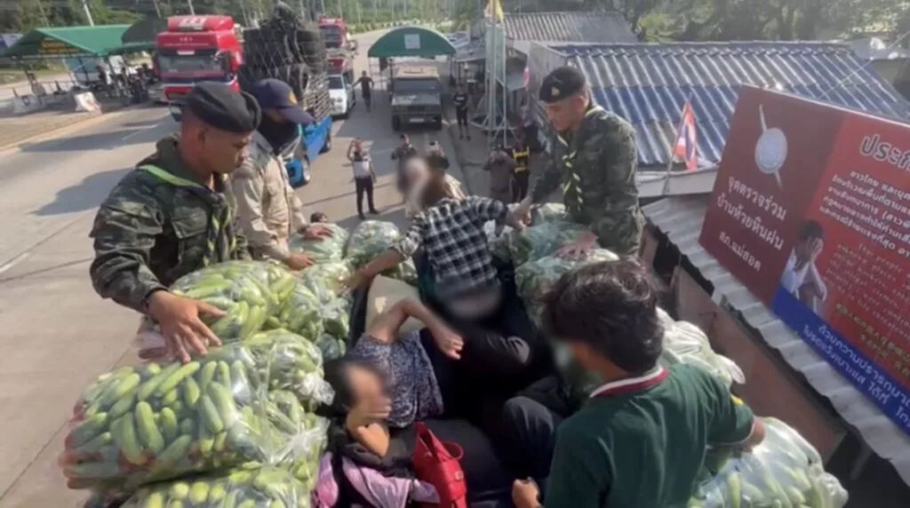 จับรถบรรทุกแตงกวา