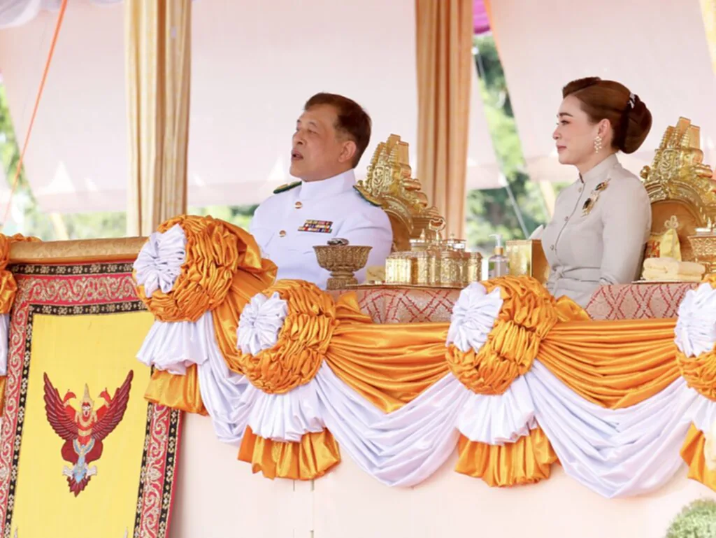 ในหลวง-พระราชินี
