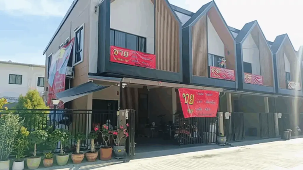 ชาวบ้านสุดทน