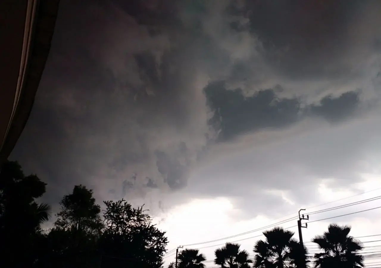 ฝนถล่ม