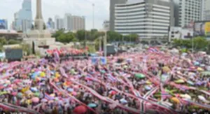สื่อนอกตีข่าวคนไทยชุมนุมไล่แพทองธาร
