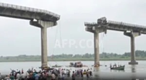 สะพานพังถล่มอินเดีย