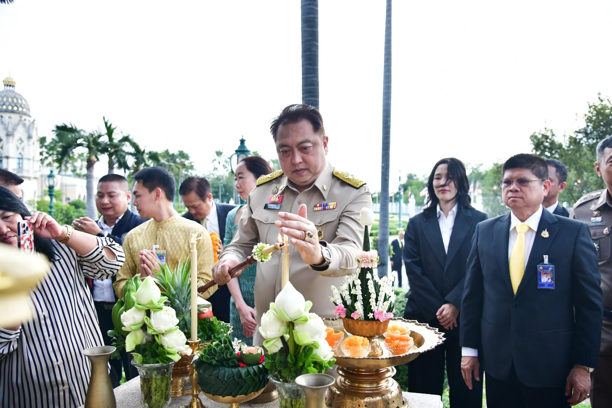 สุชาติ