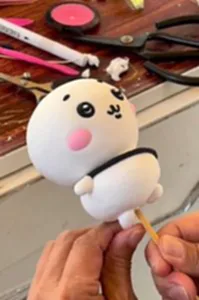 ช่างจีนปั้นการ์ตูนจากแป้ง