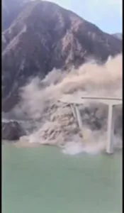 ดินถล่มทับสะพานหงเฉียว