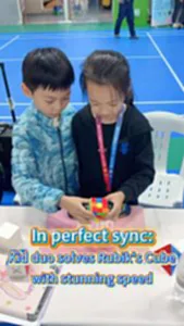 สองหนูน้อยแก้รูบิค