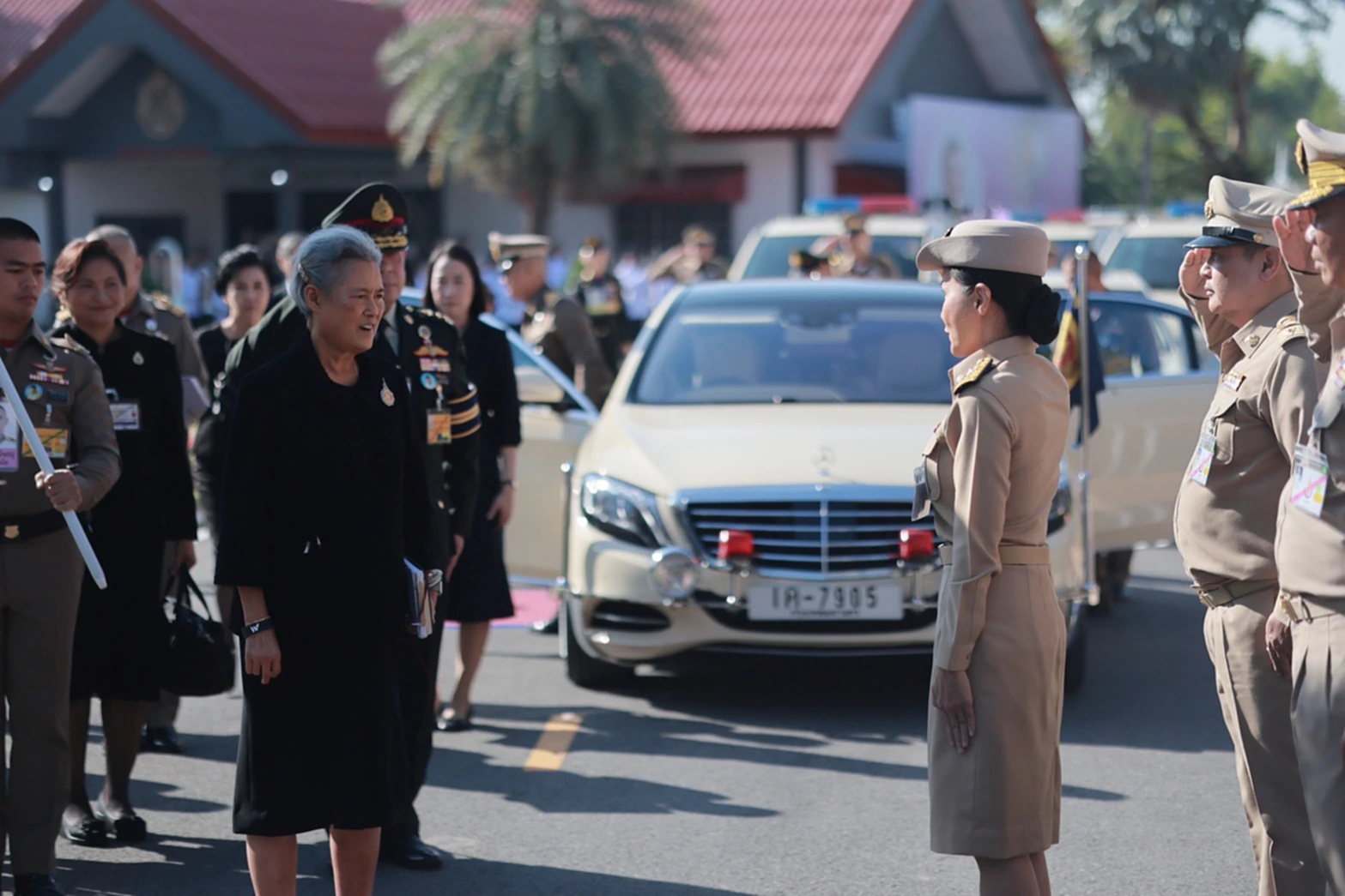 รมว.นฤมล