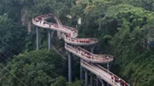 นทท.แห่เช็คอินสะพานเอ่อหลิง2