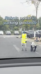 หุ่นยนต์รปภช่วยโบกรถ