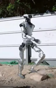 หุ่นยนต์โชว์เดินพท.ขรุชระ