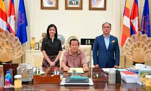 ฮุนเซนขอเอกชนกัมพูชาร่วมบริจาค