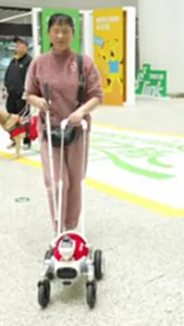 เซินเจิ้นเปิดตัวหุ่นยนต์สุนัขนำทางงง