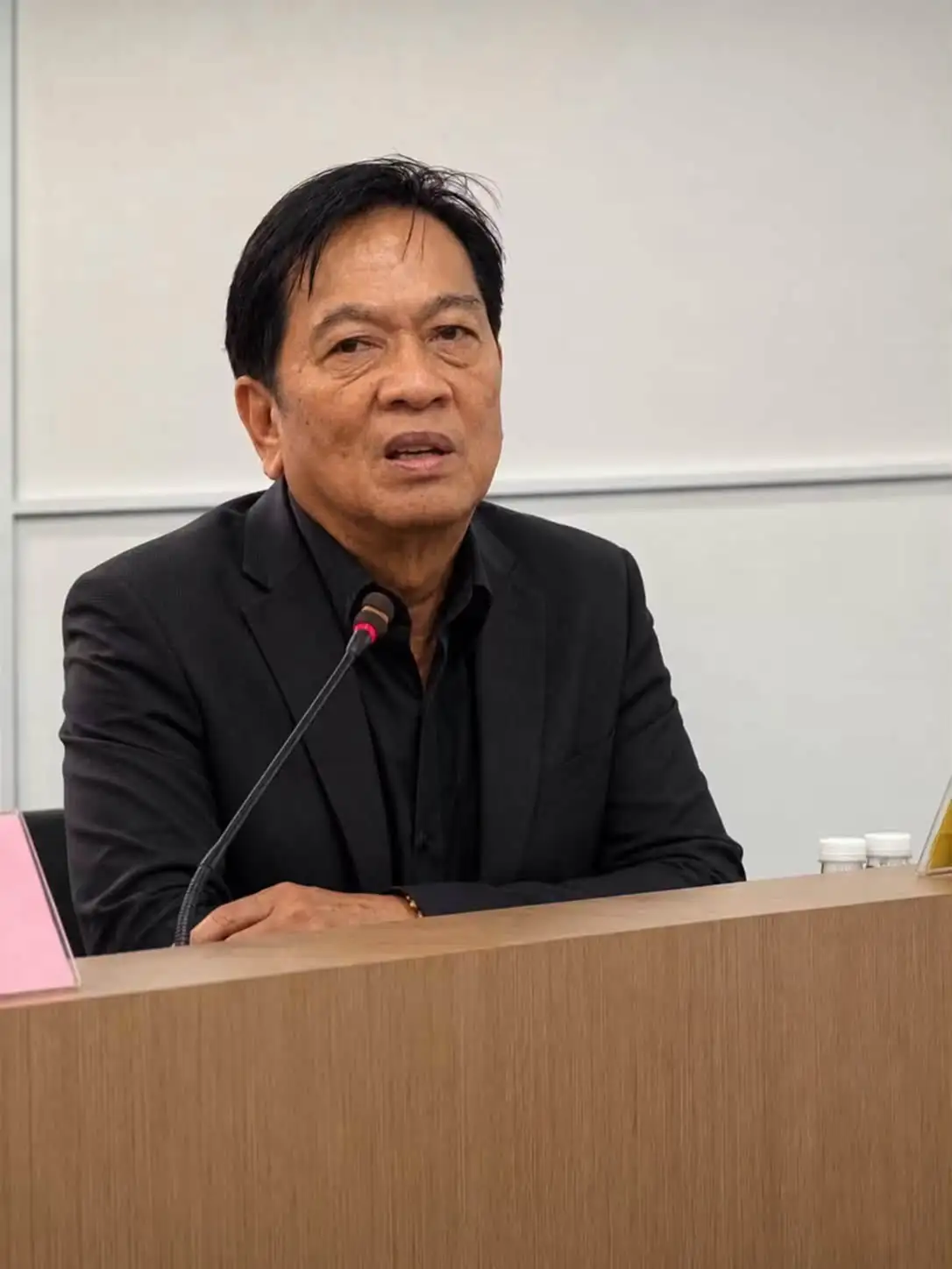 ทรงชัย นกขมิ้น